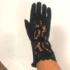 Black Leather Gloves Cut Out Embroidered Floral Detail 7.5 Excellent Condition